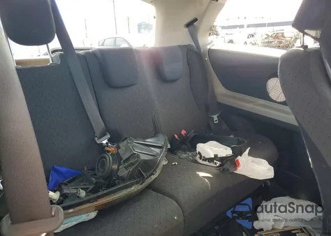 2010 Toyota Yaris z USA, uszkodzony, nr VIN JTDJT4K39A5316298